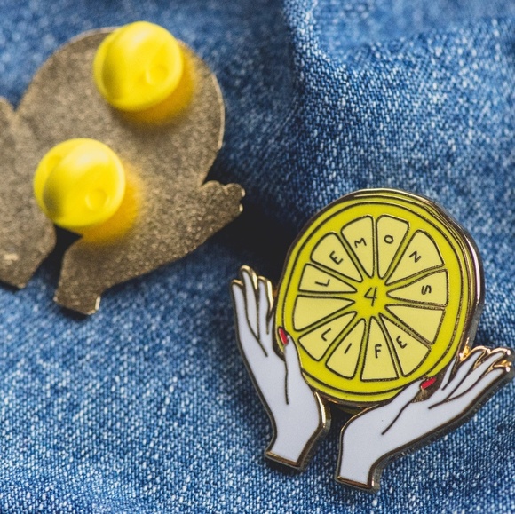 'LEMONS 4 LIFE' Enamel Pin - Picture 4 of 4